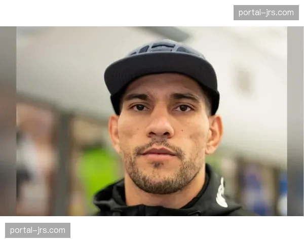 “巴西之龙”亚历克斯·佩雷拉社交媒体透露手腕伤势,预计休战六个月 “巴西之龙”亚历克斯·佩雷拉社交媒体透露手腕伤势,预计休战六个月