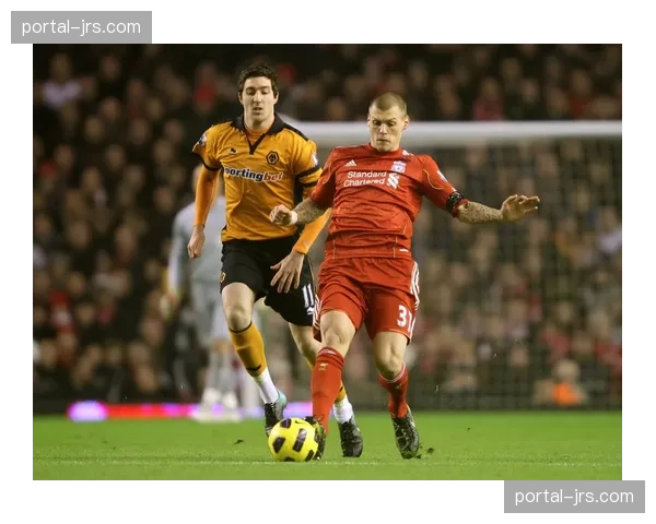 “狼队公布对阵水晶宫大名单，核心边锋内托伤愈复出，将丰富球队边路进攻选择”