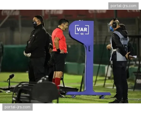 VAR中心启用新一代技术支持，目标提升越位与犯规判罚的准确性